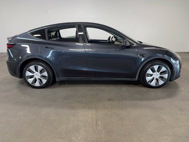 Used 2024 Tesla Model Y Long Range AWD/4WD image 2