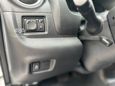 Used 2018 Nissan Versa Note SV image 23