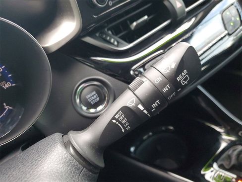 Used 2022 Toyota C-HR Limited image 26