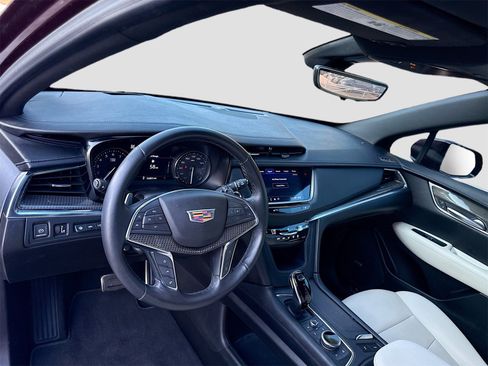 Used 2022 Cadillac XT5 Sportv w/ Technology Package image 9