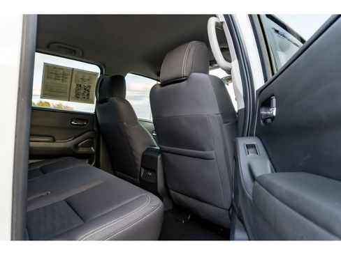 Used 2023 Nissan Frontier SV image 15