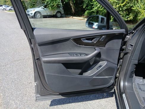 Used 2025 Audi Q7 3.0T Premium Plus image 10