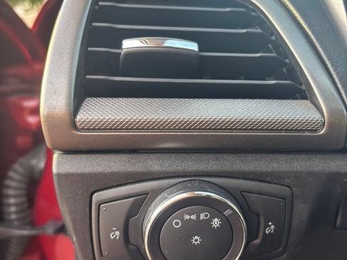 Used 2017 Ford Fusion SE w/ Fusion SE Technology Package FWD image 18