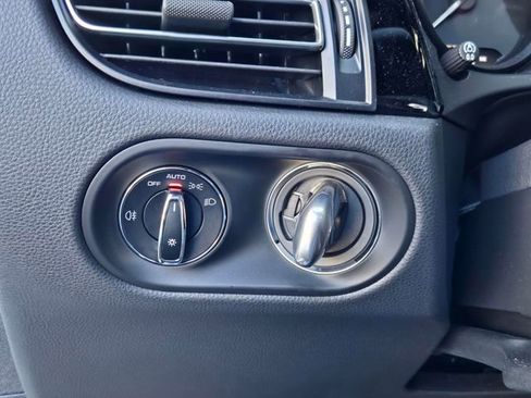 Used 2025 Porsche Macan image 25