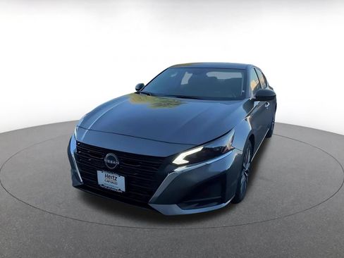 Used 2025 Nissan Altima 2.5 SV FWD image 7
