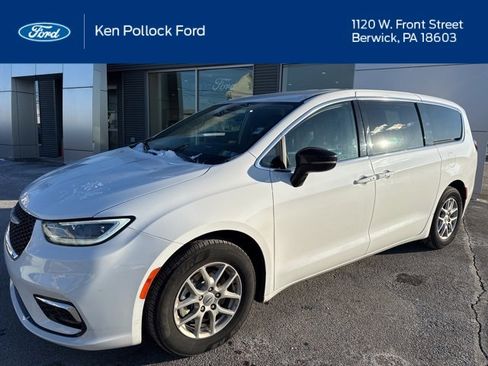 Used 2024 Chrysler Pacifica Touring-L image 2