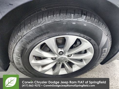 Used 2017 Chrysler Pacifica Touring-L image 35