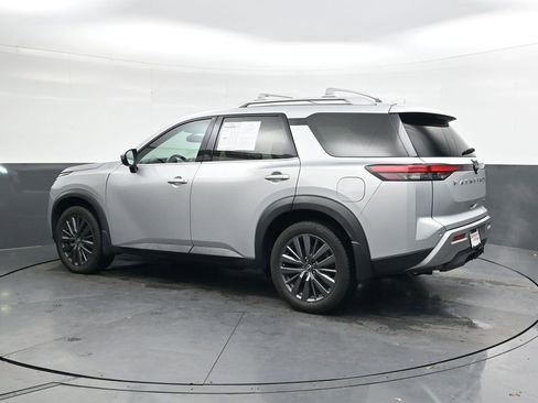 Used 2022 Nissan Pathfinder SL w/ SL Premium Package image 7