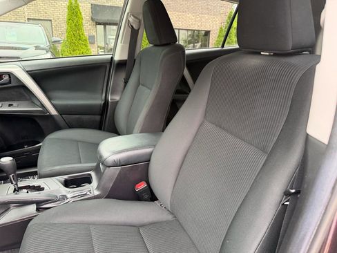 Used 2018 Toyota RAV4 LE FWD image 12