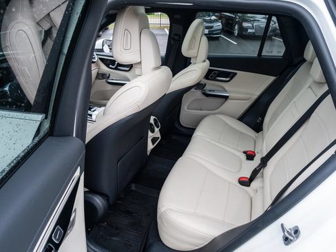 Used 2023 Mercedes-Benz GLC 300 4MATIC w/ Exclusive Trim Package image 29