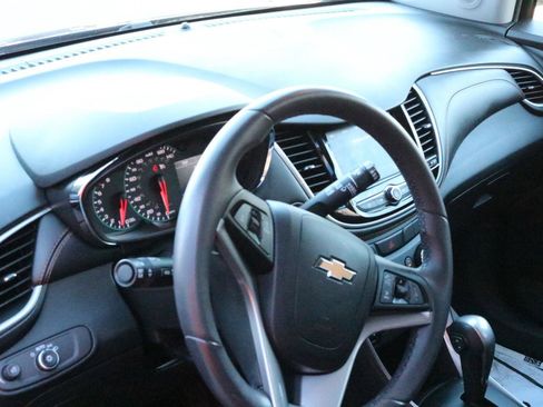 Certified 2022 Chevrolet Trax LT w/ Driver Confidence Package image 11