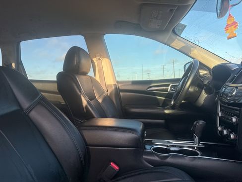 Used 2020 Nissan Pathfinder SV w/ Cargo Package image 11