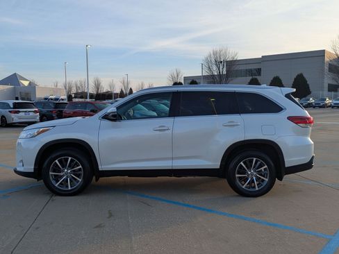 Used 2019 Toyota Highlander XLE image 9