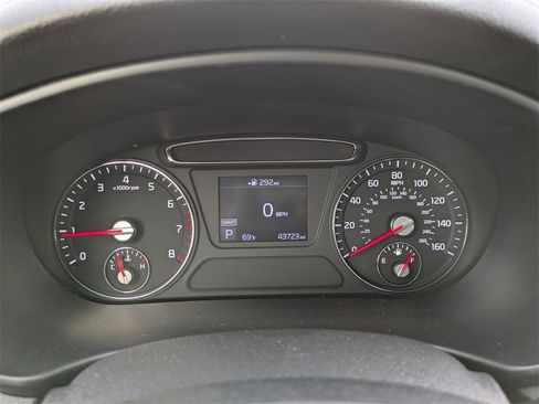 Used 2020 Kia Sorento LX image 3