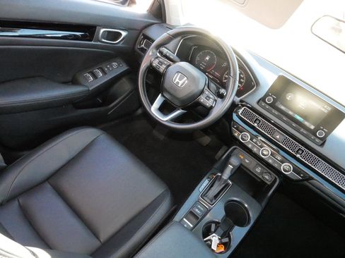 Used 2024 Honda Civic EX-L image 9