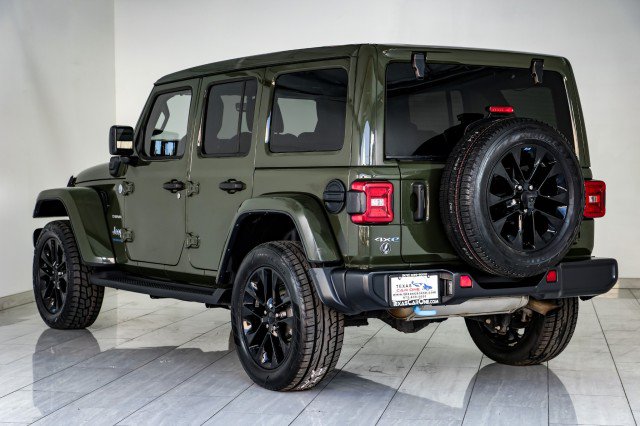 Used 2023 Jeep Wrangler Unlimited Sahara w/ Cold Weather Group AWD/4WD image 8