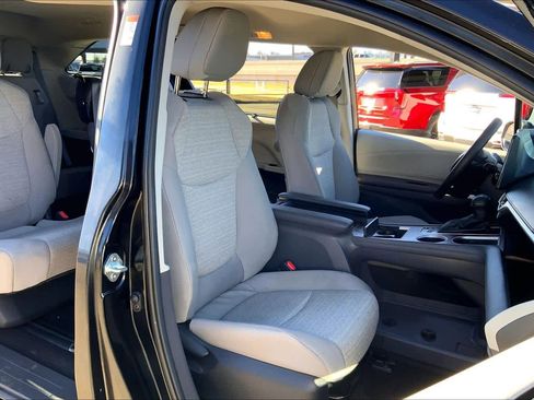 Used 2024 Toyota Sienna LE image 9