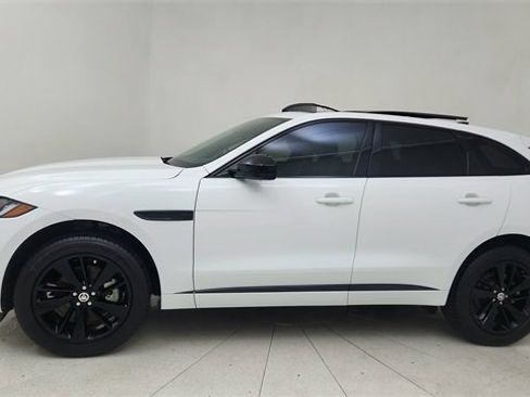Used 2025 Jaguar F-PACE R-Dynamic S image 3