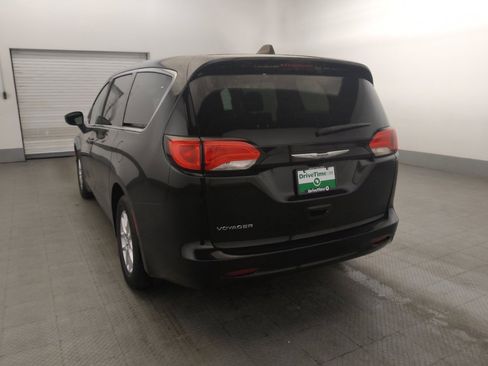 Used 2023 Chrysler Voyager LX FWD image 6