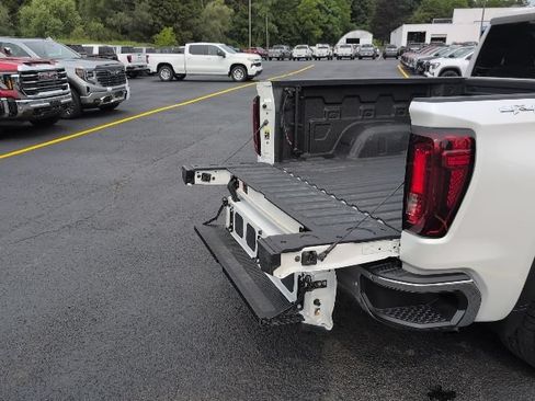 Used 2021 GMC Sierra 1500 SLT w/ SLT Premium Plus Package AWD/4WD image 11