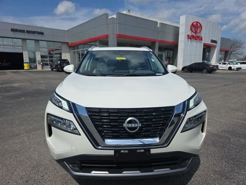 Used 2023 Nissan Rogue SL w/ SL Premium Package image 3