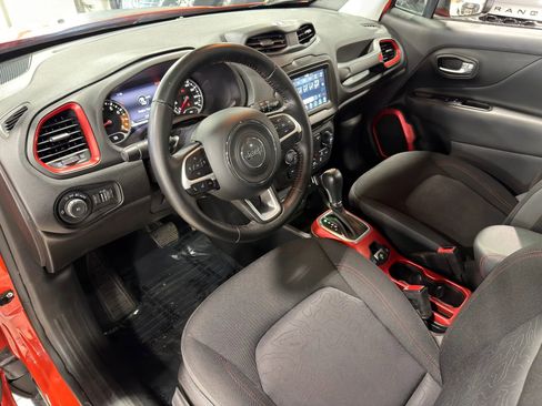 Used 2019 Jeep Renegade Trailhawk image 12