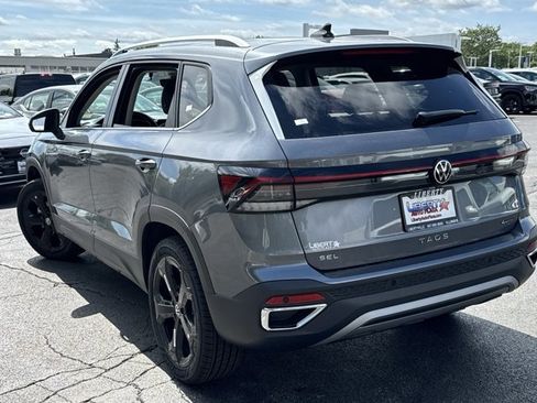 New 2025 Volkswagen Taos SEL image 9