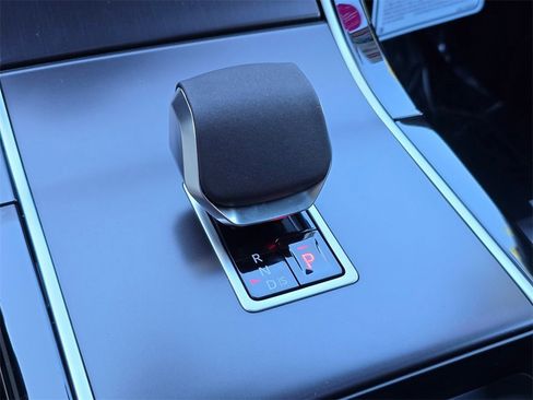 New 2026 Land Rover Range Rover Velar Dynamic SE image 15