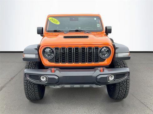 Certified 2025 Jeep Gladiator Mojave image 2