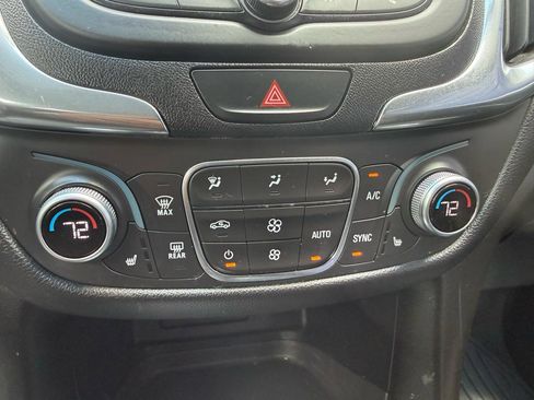 Used 2019 Chevrolet Equinox LT FWD image 15