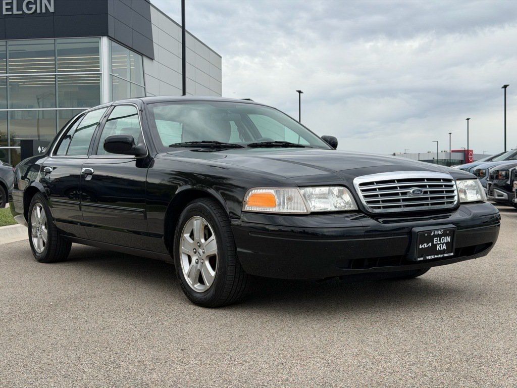 Used 2011 Ford Crown Victoria LX w/ Comfort Appearance Pkg RWD image 1