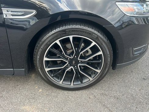 Used 2019 Ford Taurus Limited image 9