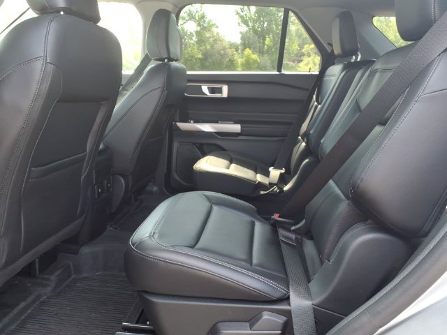 Used 2024 Ford Explorer XLT w/ Equipment Group 202A AWD/4WD image 10