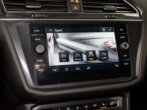 Used 2019 Volkswagen Tiguan SE image 20