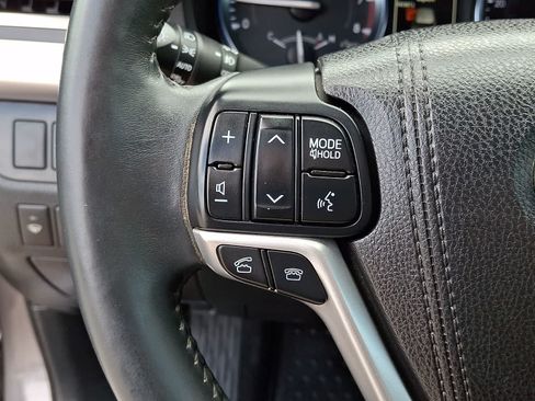 Used 2016 Toyota Highlander XLE AWD/4WD image 23