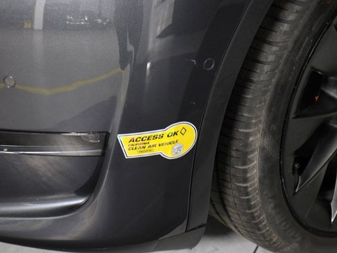 Used 2022 Tesla Model Y Long Range image 5