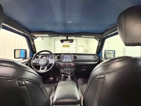 Used 2020 Jeep Gladiator Overland AWD/4WD image 23