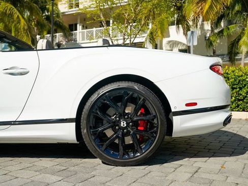 Used 2024 Bentley Continental GT Speed image 16