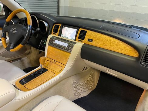 Used 2005 Lexus SC 430 Convertible RWD image 33