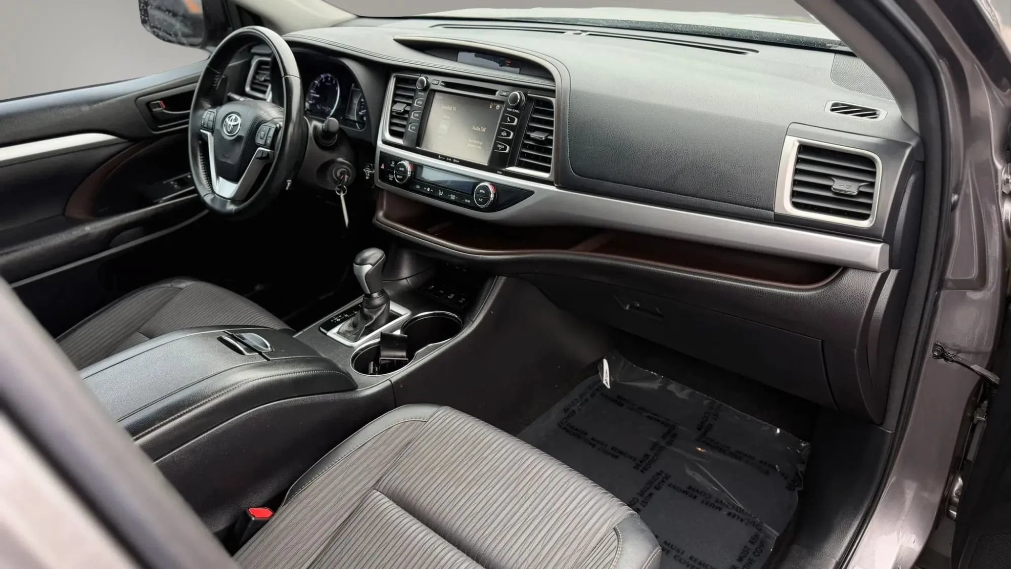 Used 2017 Toyota Highlander Plus AWD/4WD image 26