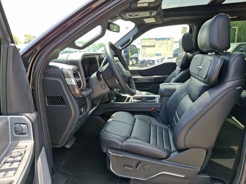 New 2025 Ford F250 Platinum image 9