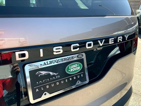 Used 2025 Land Rover Discovery S image 15