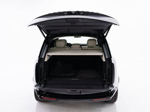 Used 2025 Land Rover Range Rover SE image 42