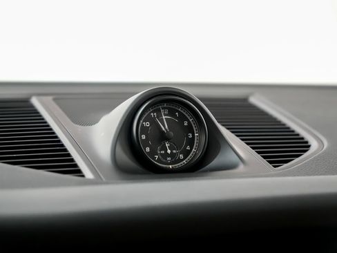 Certified 2023 Porsche Macan AWD/4WD image 28
