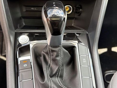 New 2024 Volkswagen Taos SE image 15