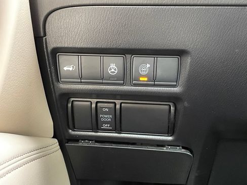 Used 2021 Nissan Armada Platinum w/ Captain's Chairs Package RWD image 14