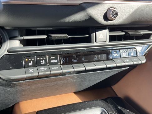 New 2025 Toyota Crown Signia image 16