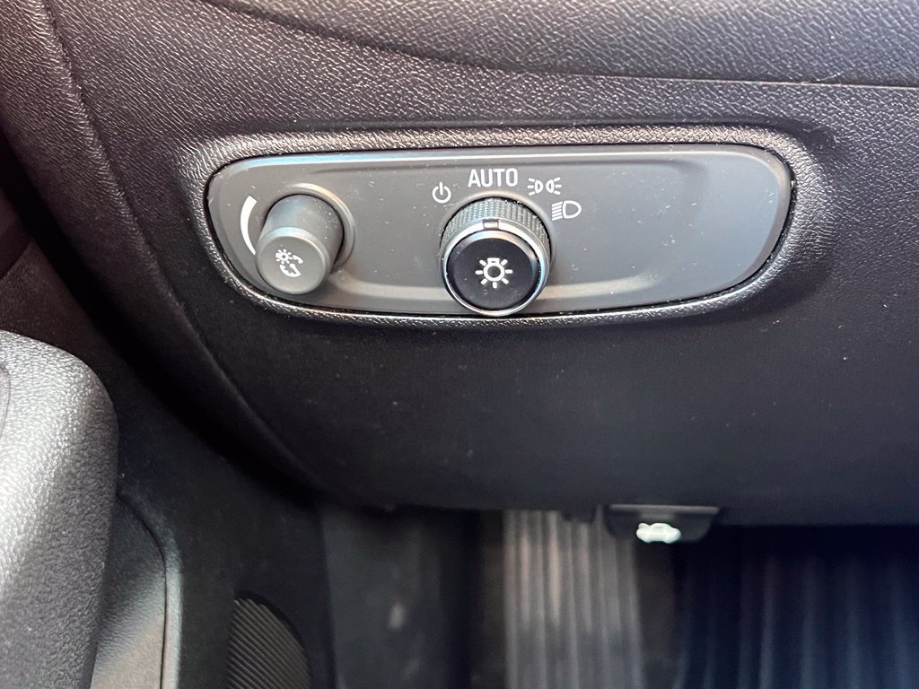 Used 2018 Chevrolet Equinox LT FWD image 31