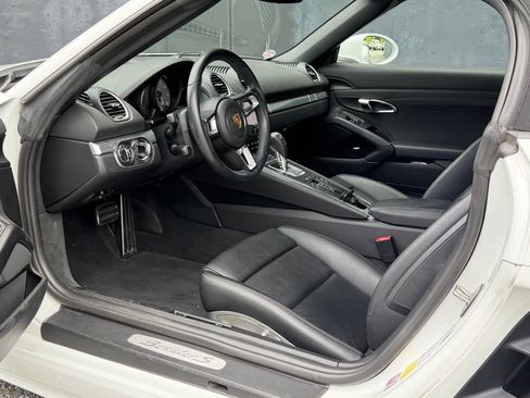Certified 2017 Porsche 718 Boxster S RWD image 4