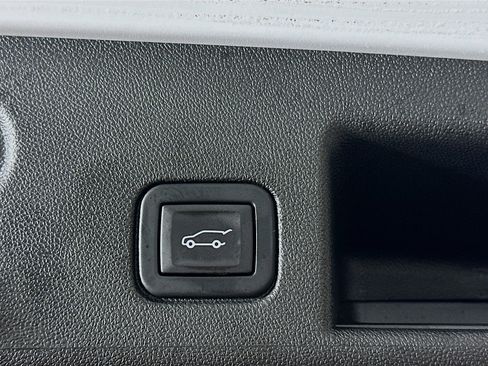 Used 2023 Chevrolet Equinox LT image 30